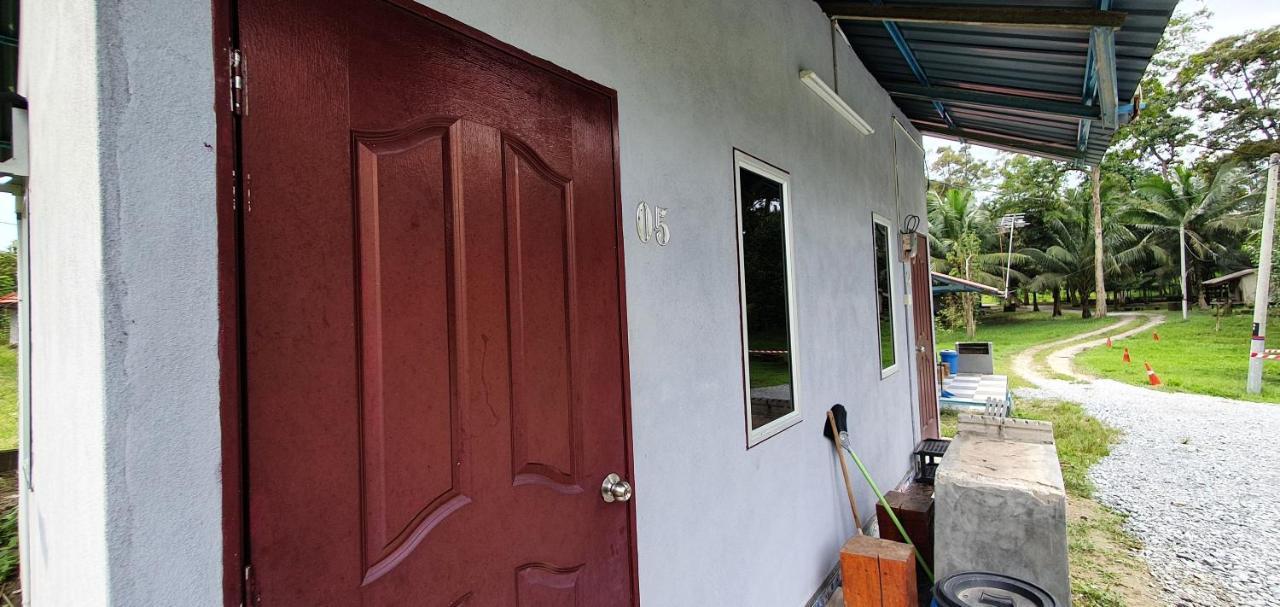 Chalet Kampong Semawar Kuala Kangsar Exterior photo